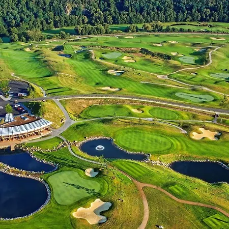 אתר נופש Panorama Golf Kácov