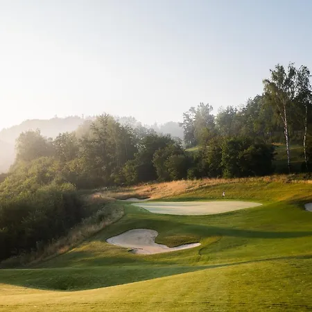 אתר נופש Panorama Golf Kácov